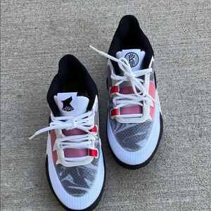 NEW Nike Kyrie 8 GO White University Red Sneakers Y7 (8.5 W )